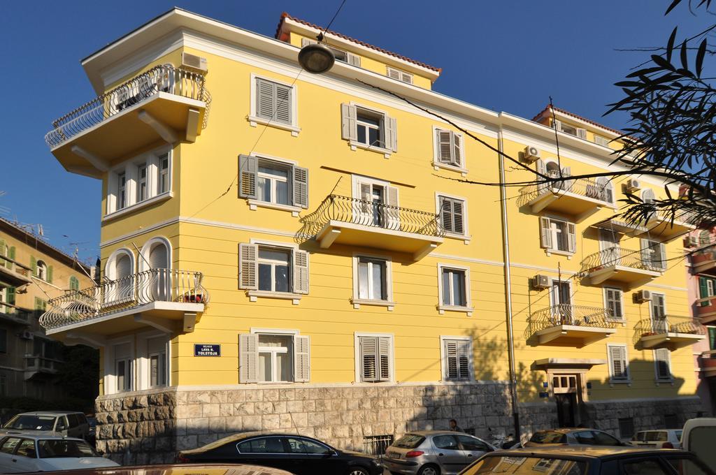 Deluxe Apartments & Rooms Sarella Сплит Экстерьер фото